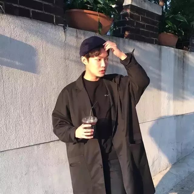 武腾彬逸
