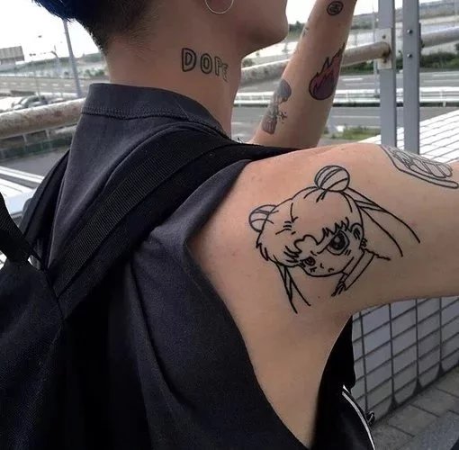 逄轮蝶丹